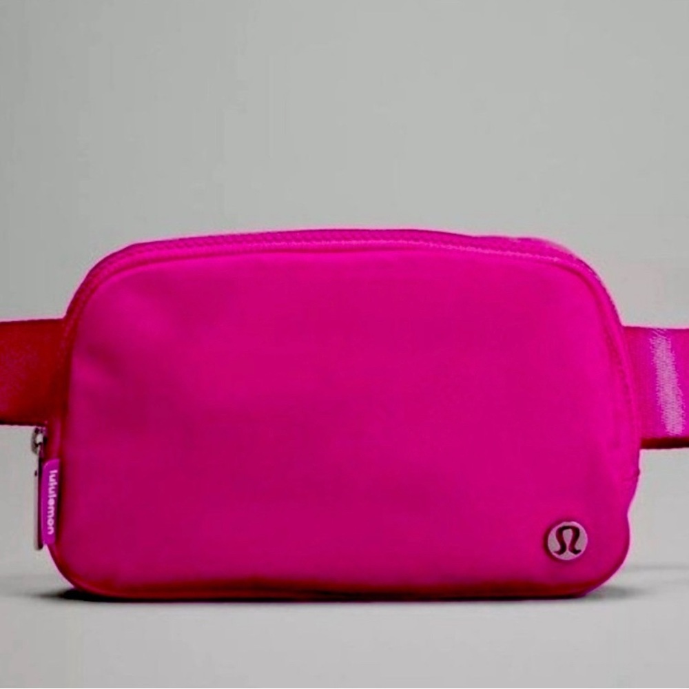 Lululemon Everywhere Belt Bag 1L in Sonic Pink